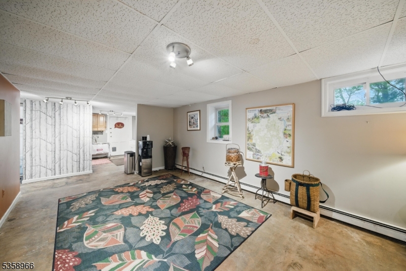 351 Franklin Road Denville, NJ 07834 - Photo 23 of 48 a room with furniture