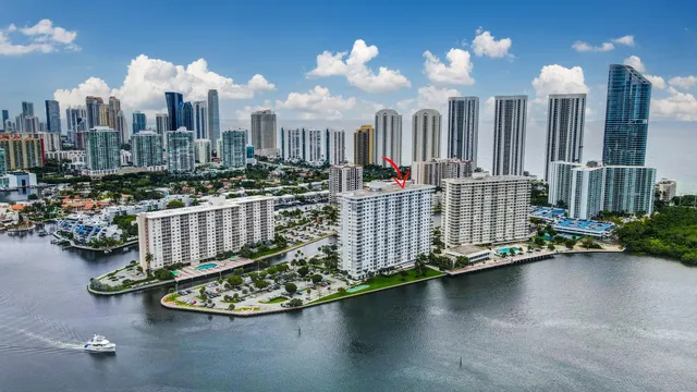 $299,000 | 500 Bayview Drive, Unit 727, Sunny Isles Beach, FL 33160
