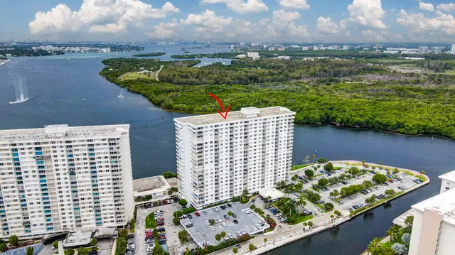 $299,000 | 500 Bayview Drive, Unit 727, Sunny Isles Beach, FL 33160