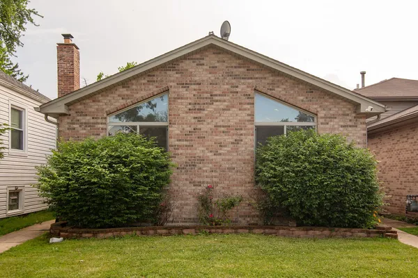 $250,000 | 12402 South Racine Avenue, Calumet Park, IL 60827