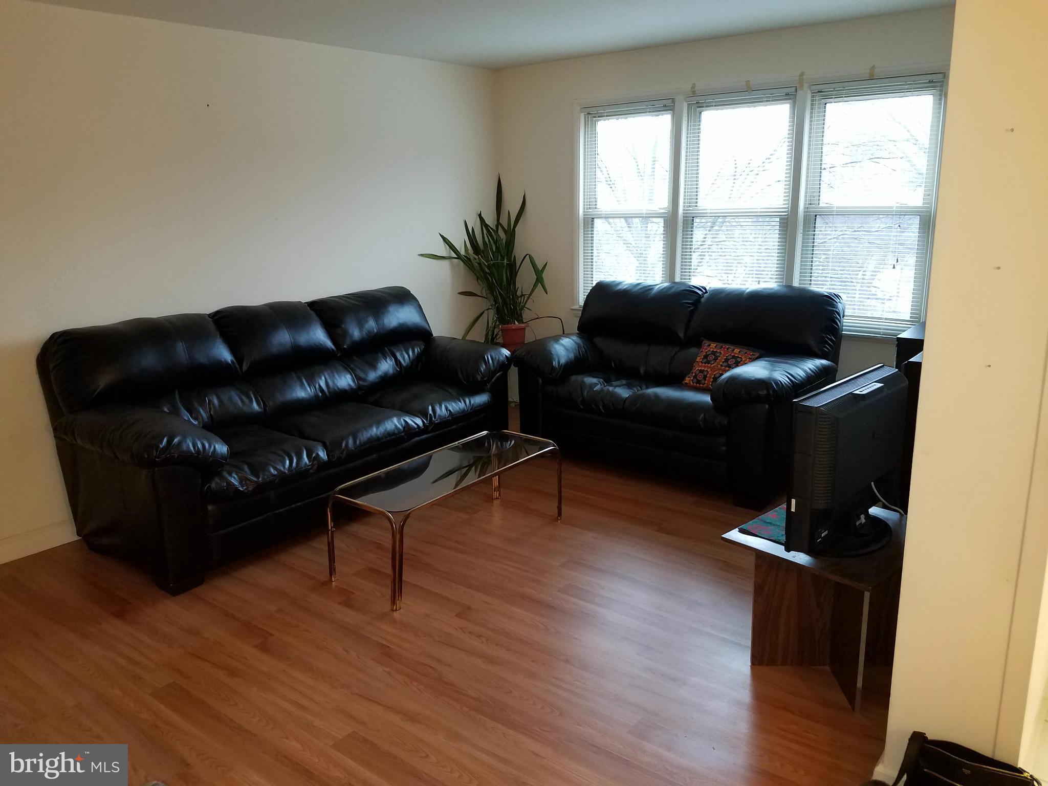 4635 20th Road North, Unit 7 Arlington, VA 22207 - Photo 2 of 11 Living Room