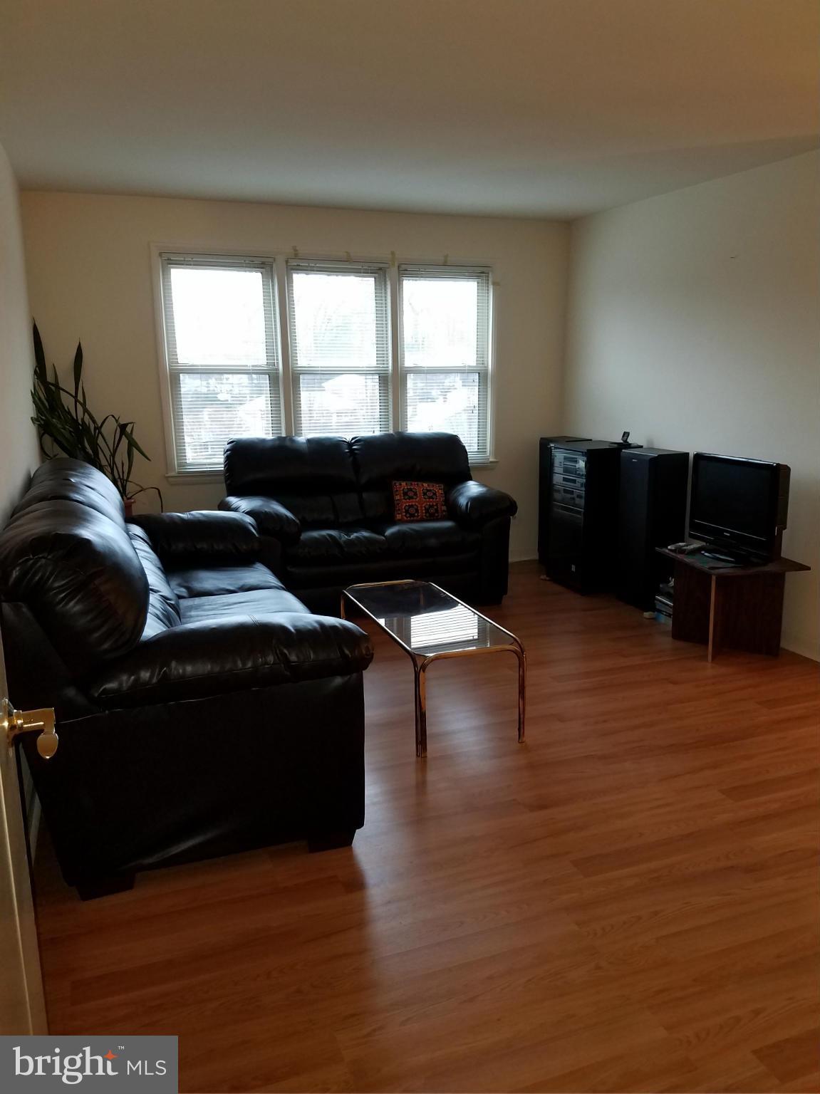 4635 20th Road North, Unit 7 Arlington, VA 22207 - Photo 3 of 11 Living Room