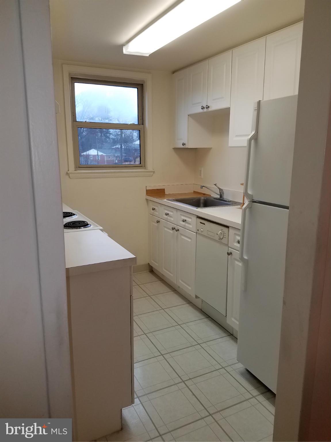 4635 20th Road North, Unit 7 Arlington, VA 22207 - Photo 4 of 11 Kitchen