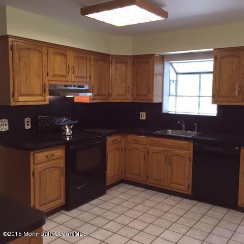 187 Nomoco Road Freehold, NJ 07728 - Photo 10 of 21 Nomoco Kitchen