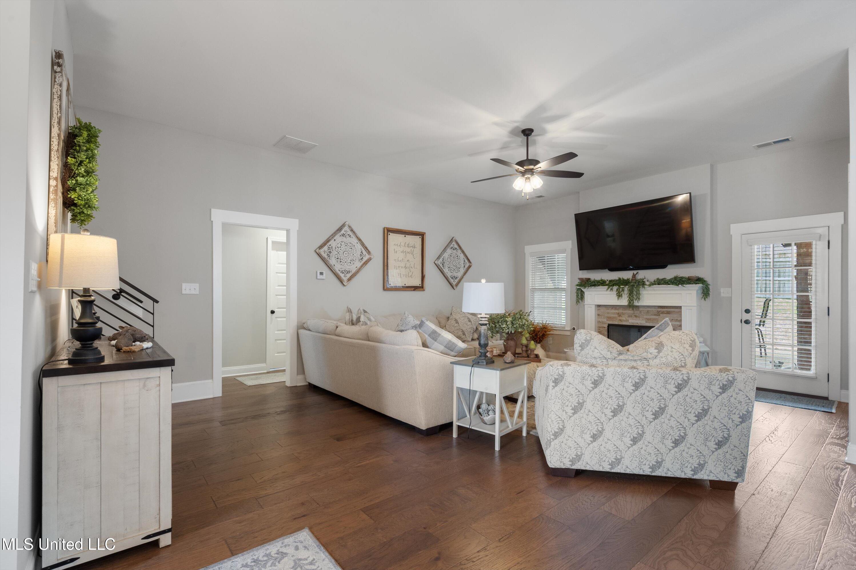 1266 Perry Hernando, MS 38632 - Photo 14 of 33 14-DSC2912