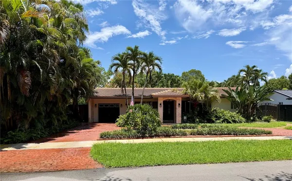 $998,000 | 14821 Palmetto Palm Avenue, Miami Lakes, FL 33014