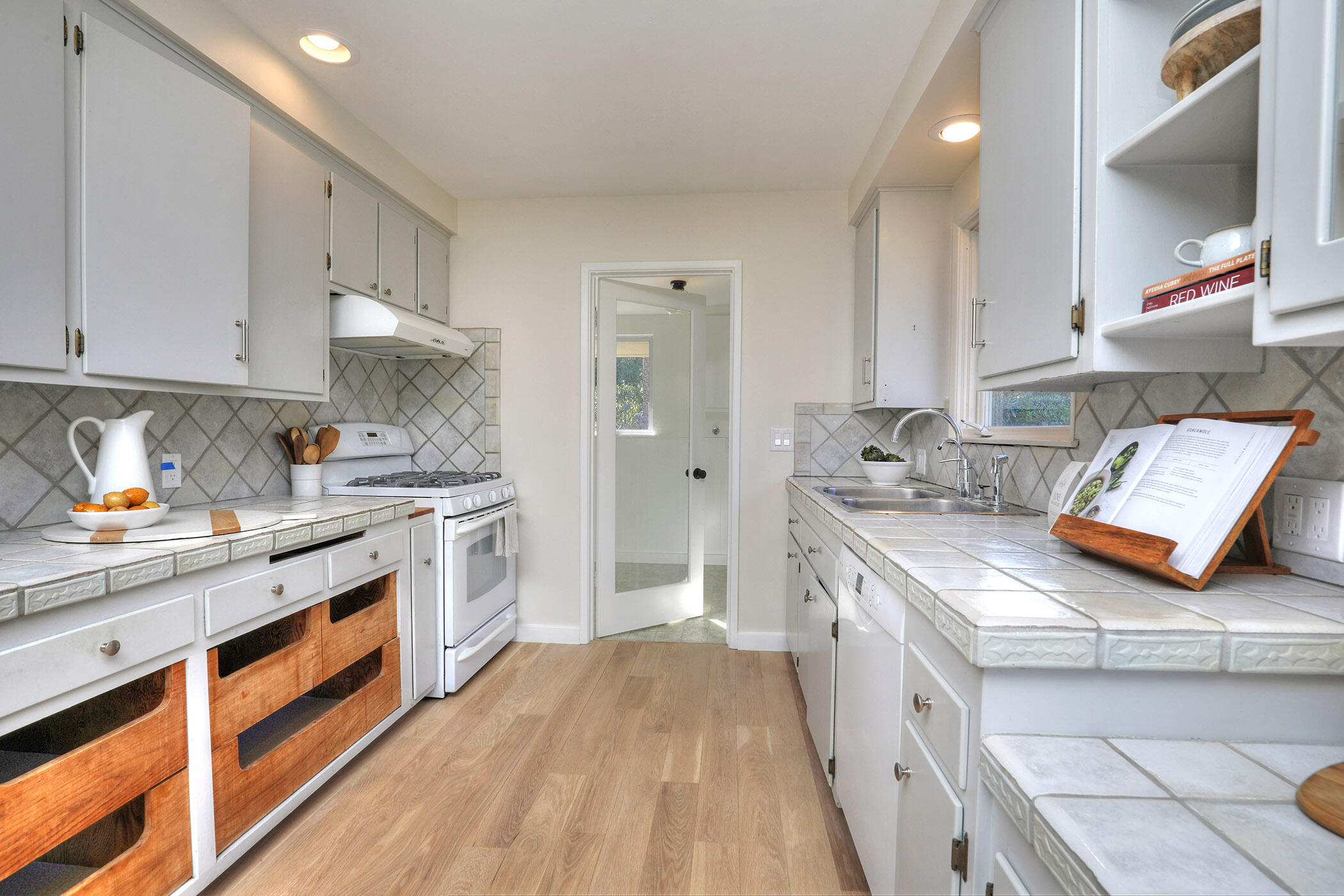 931 Mission Ridge Road Santa Barbara, CA 93103 - Photo 18 of 34 9
