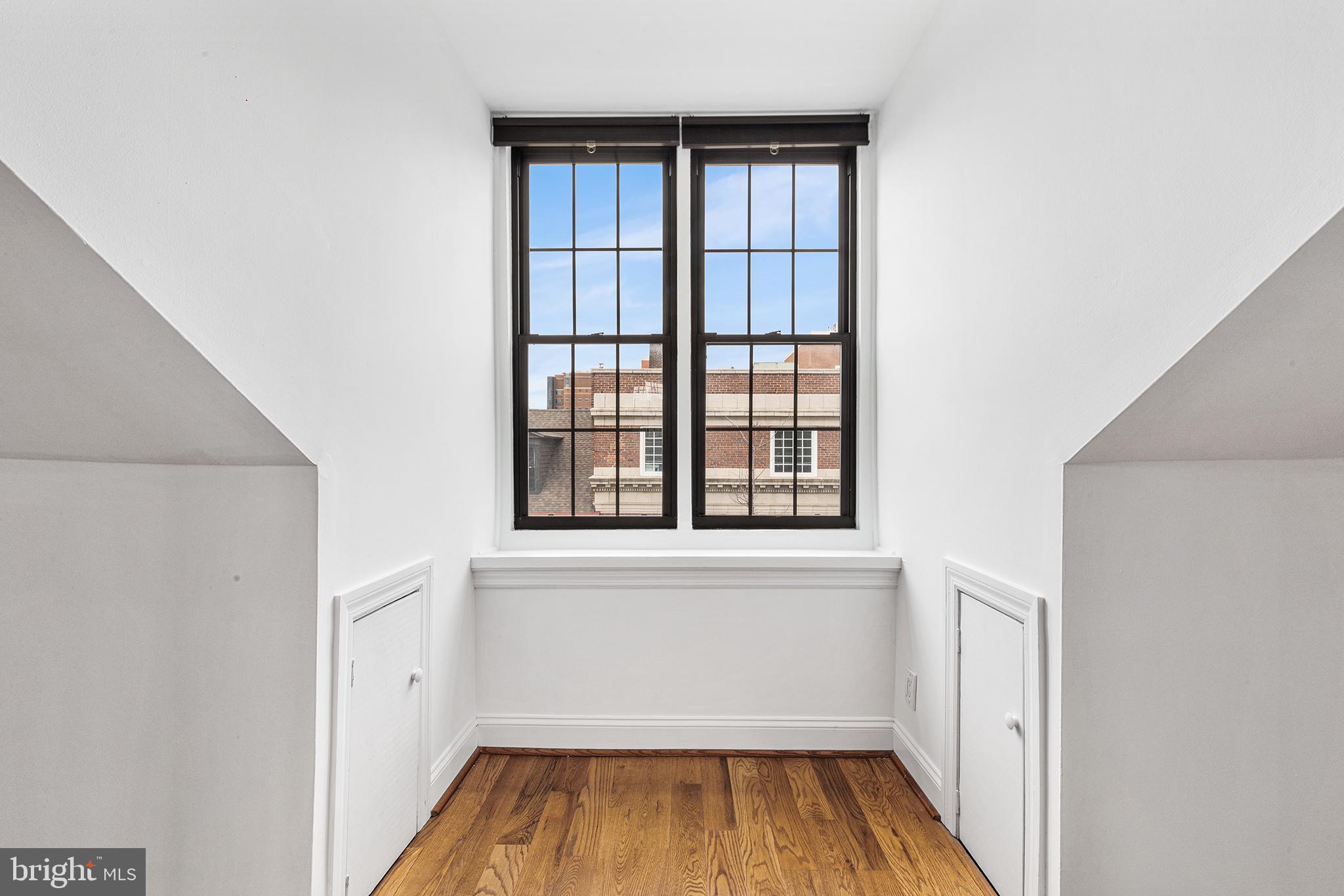 902 Pine Street, Unit 3F Philadelphia, PA 19107 - Photo 13 of 22 a view of a room that has a window