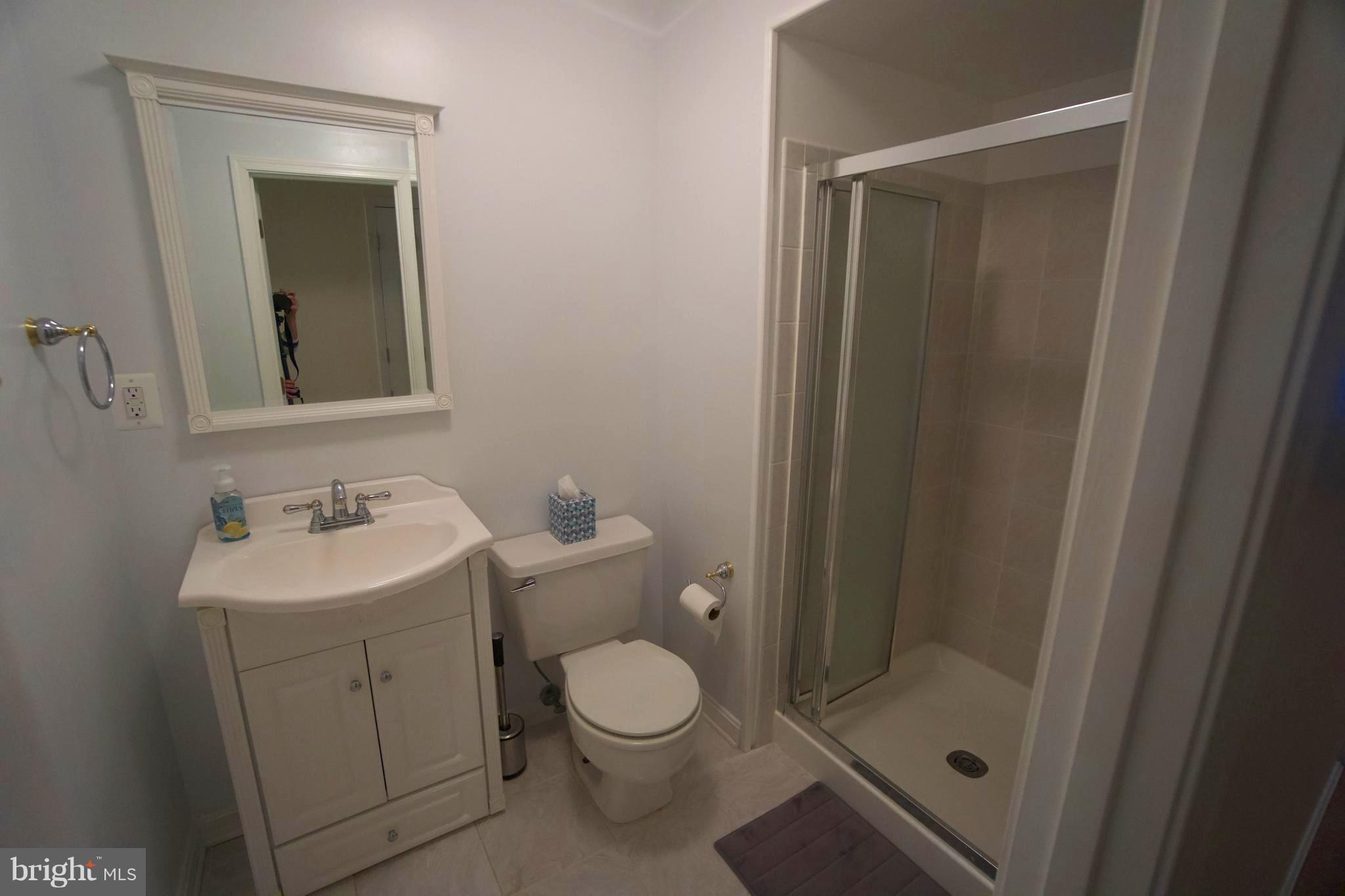 6261 Rathlin Drive Springfield, VA 22152 - Photo 20 of 26 a bathroom with a toilet sink and shower