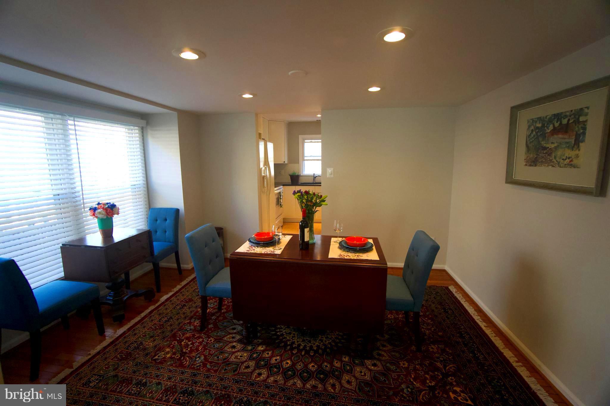 6261 Rathlin Drive Springfield, VA 22152 - Photo 4 of 26 a living room with furniture