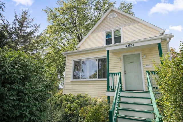 $1,800 | 4634 North Kennicott Avenue, Unit 1, Chicago, IL 60630