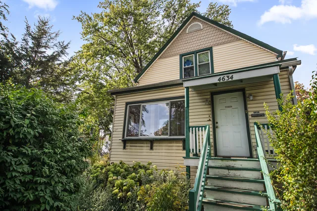 $1,800 | 4634 North Kennicott Avenue, Unit 1, Chicago, IL 60630