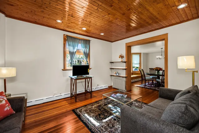 $1,800 | 4634 North Kennicott Avenue, Unit 1, Chicago, IL 60630