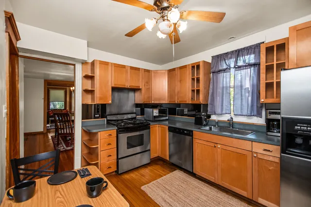 $1,800 | 4634 North Kennicott Avenue, Unit 1, Chicago, IL 60630