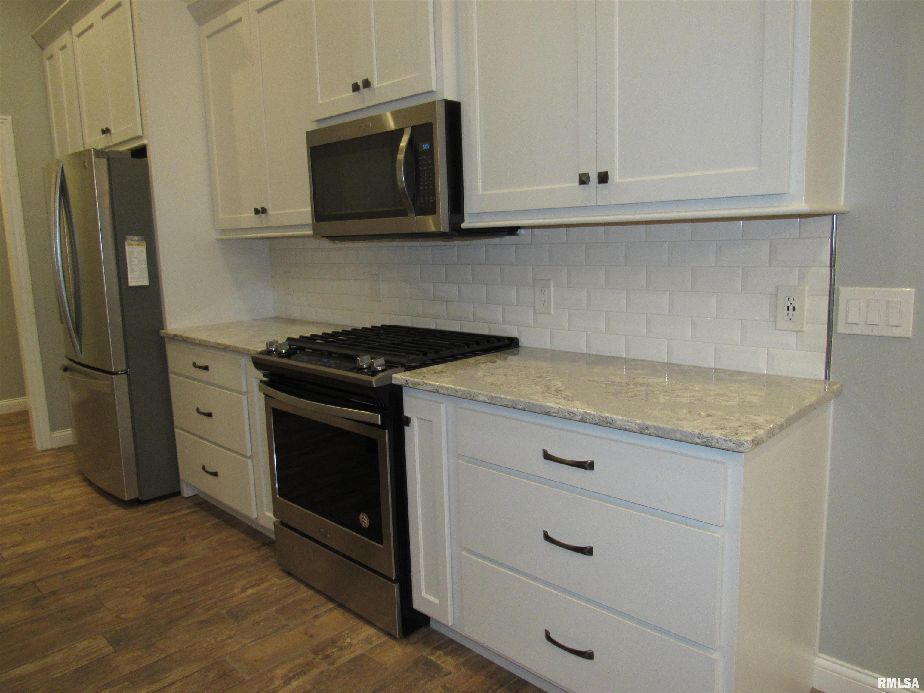 1659 Celtic Court Davenport, IA 52807 - Photo 14 of 57