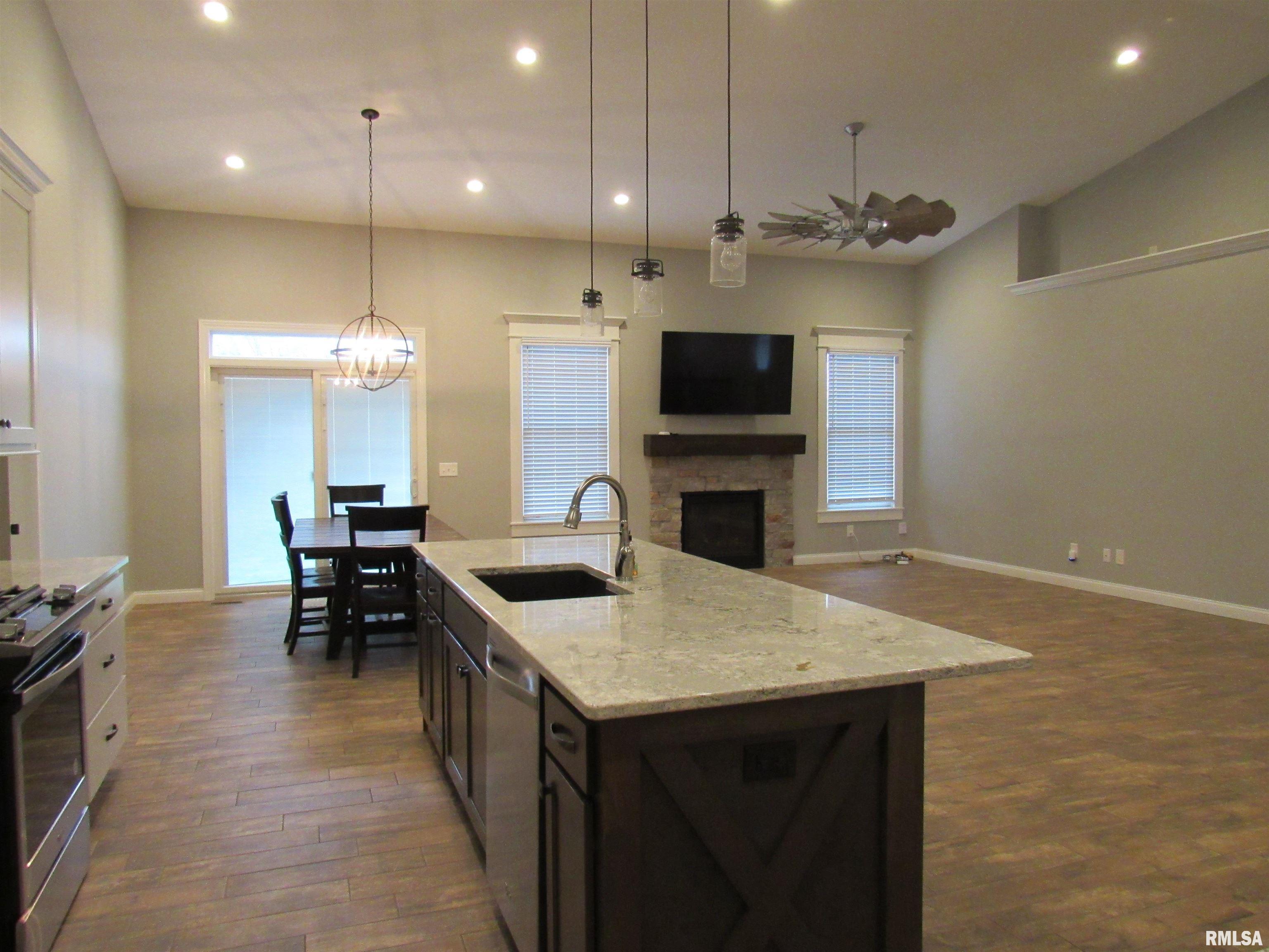 1659 Celtic Court Davenport, IA 52807 - Photo 15 of 57