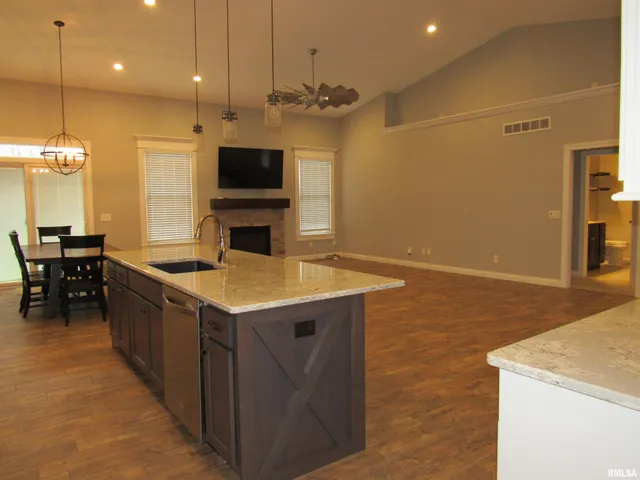 $3,500 | 1659 Celtic Court, Davenport, IA 52807