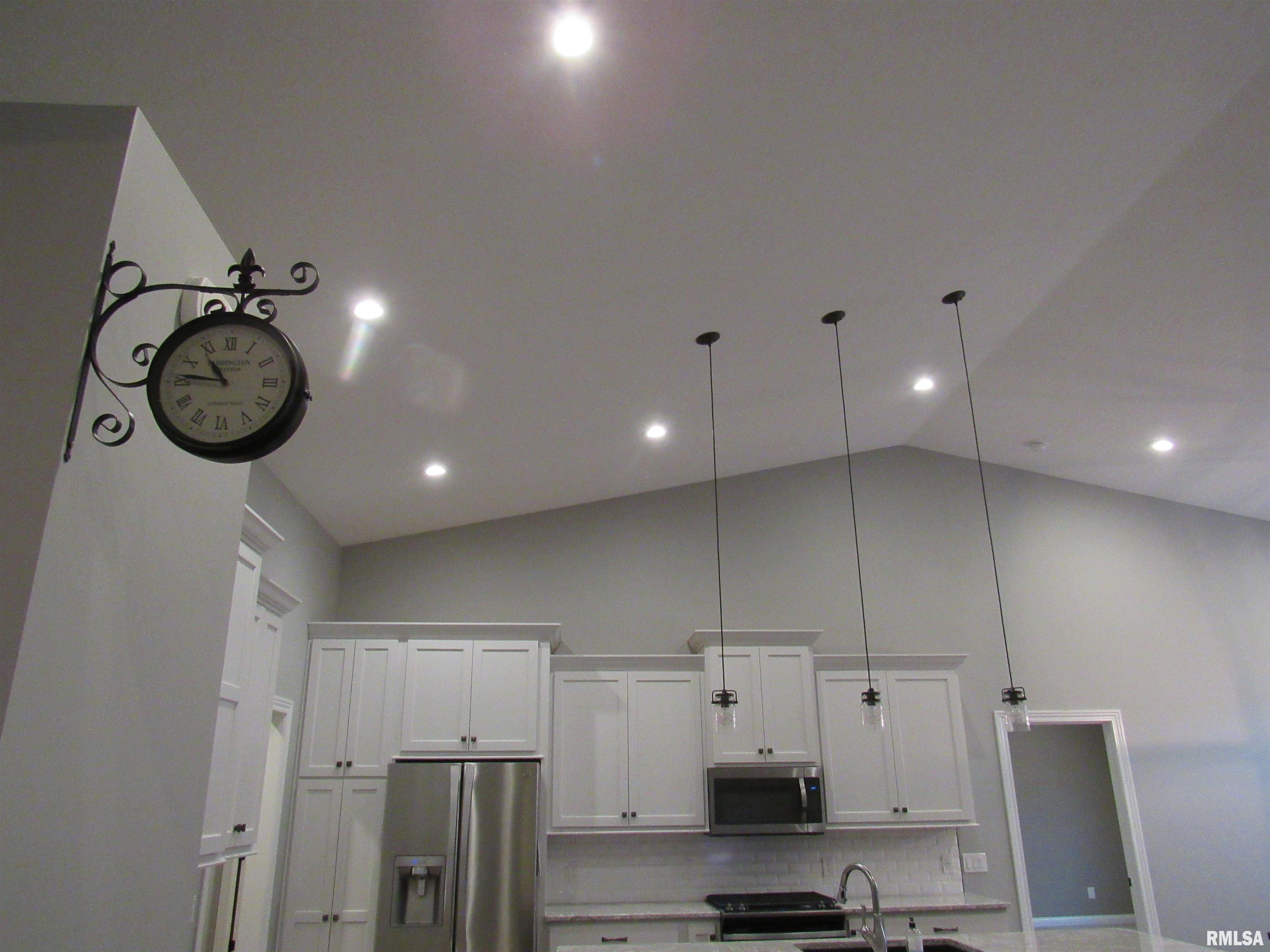 1659 Celtic Court Davenport, IA 52807 - Photo 17 of 57