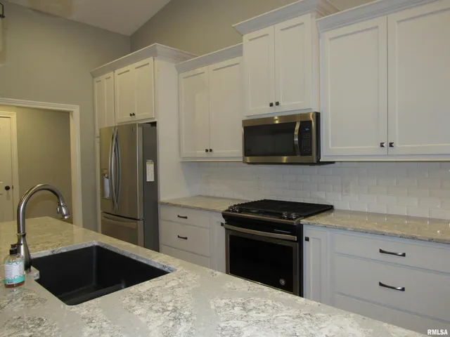 $3,500 | 1659 Celtic Court, Davenport, IA 52807