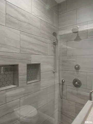 $3,500 | 1659 Celtic Court, Davenport, IA 52807