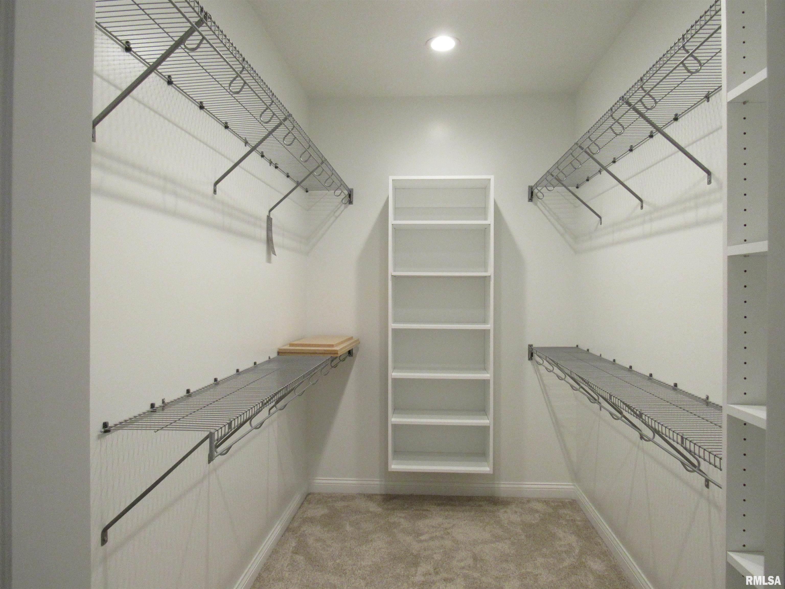 1659 Celtic Court Davenport, IA 52807 - Photo 32 of 57