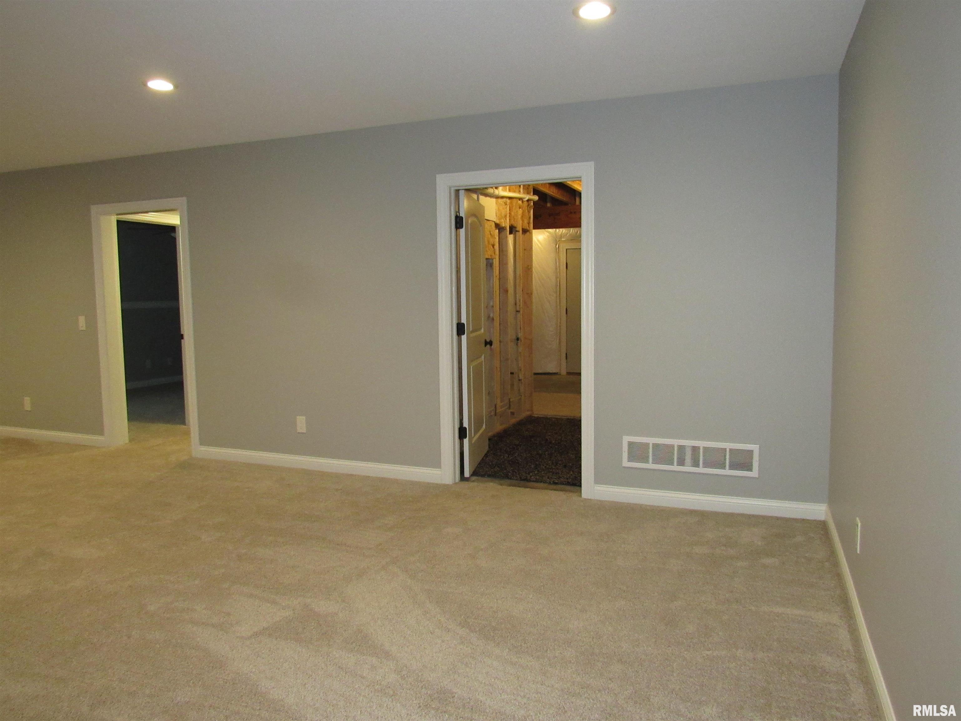 1659 Celtic Court Davenport, IA 52807 - Photo 48 of 57