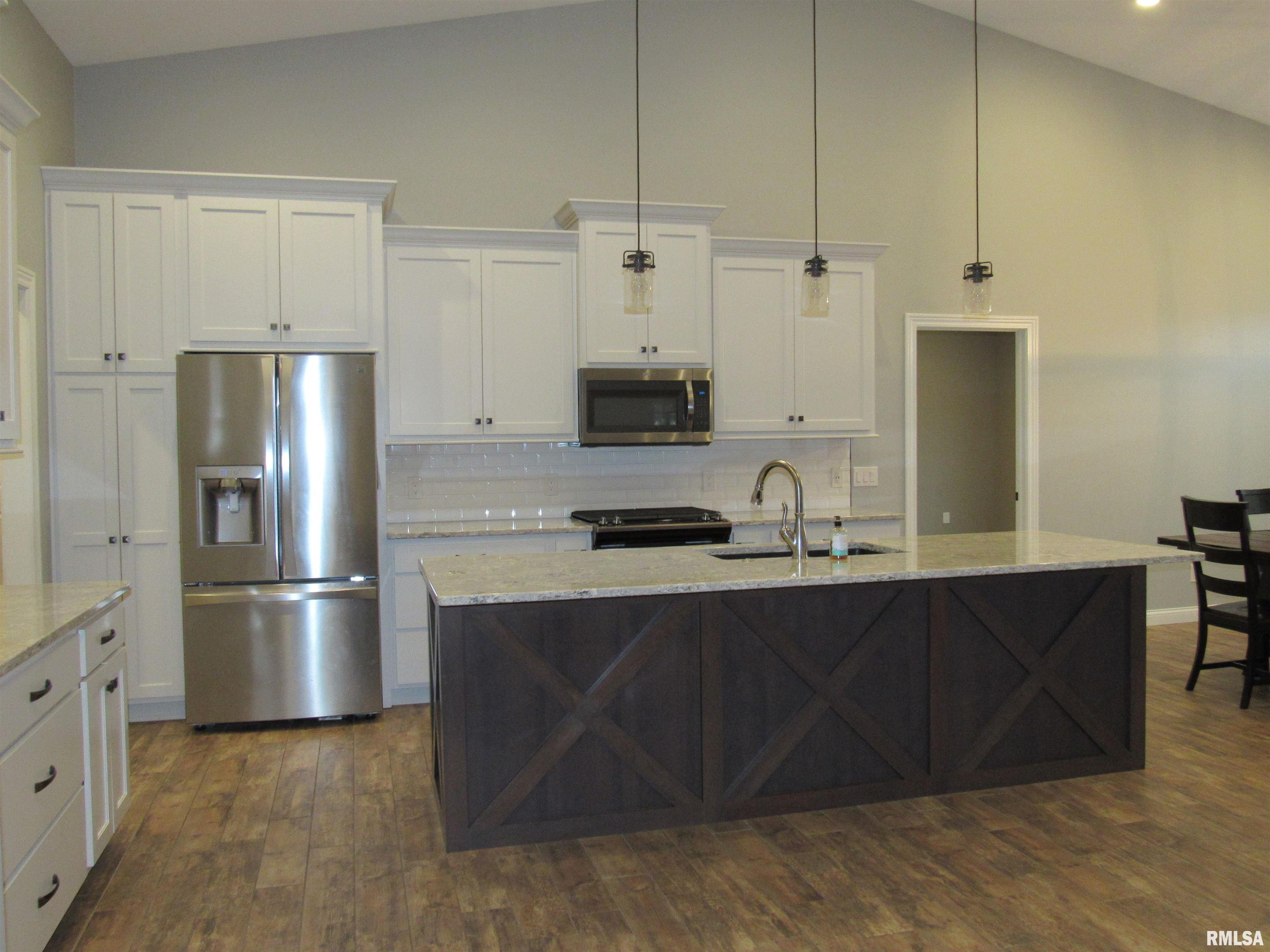 1659 Celtic Court Davenport, IA 52807 - Photo 9 of 57