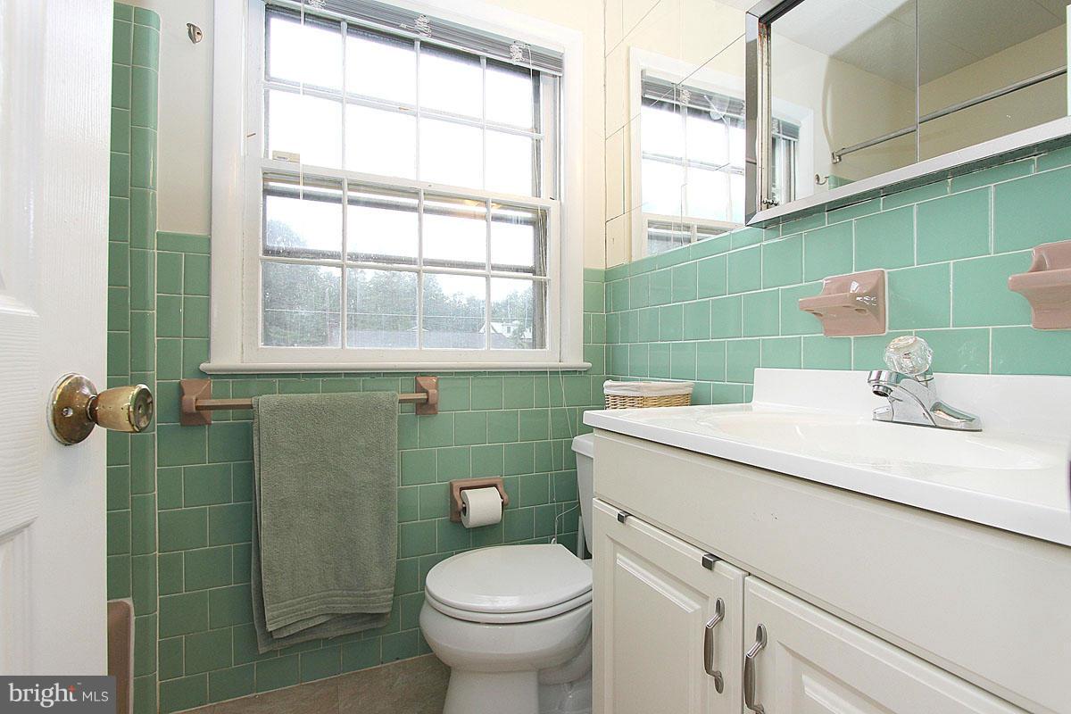 2713 Weller Road Silver Spring, MD 20906 - Photo 16 of 30 Bath