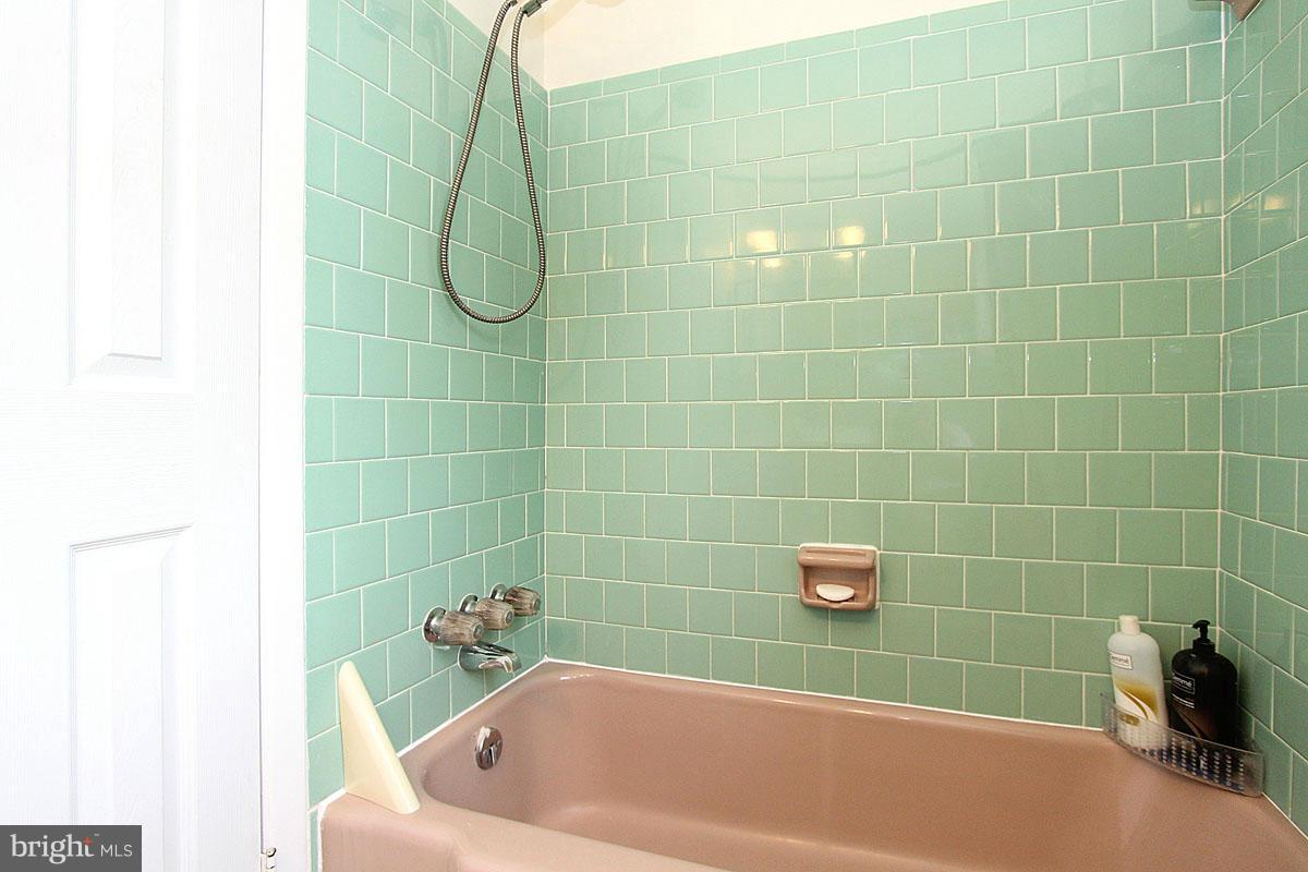 2713 Weller Road Silver Spring, MD 20906 - Photo 17 of 30 Bath