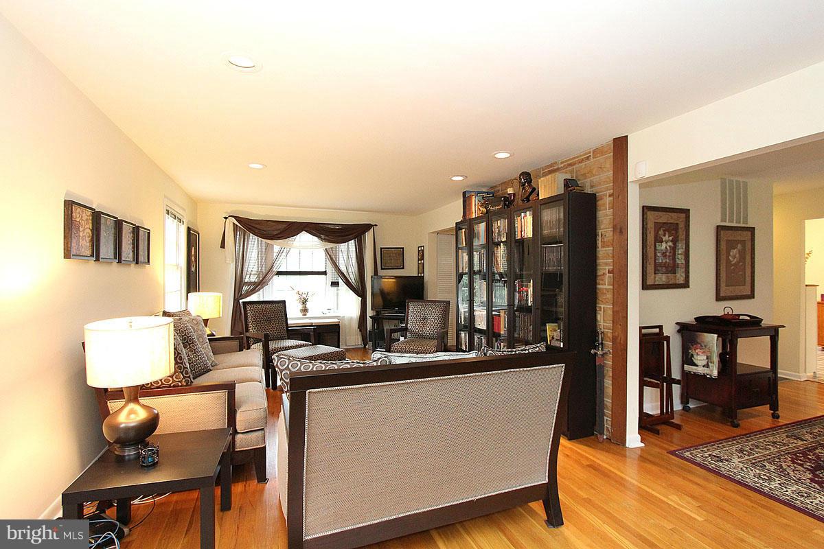 2713 Weller Road Silver Spring, MD 20906 - Photo 6 of 30 Living Room