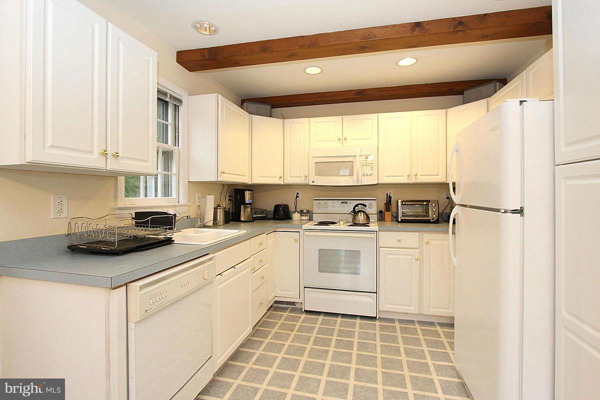 2713 Weller Road Silver Spring, MD 20906 - Photo 9 of 30 Kitchen