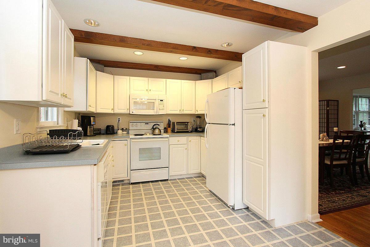 2713 Weller Road Silver Spring, MD 20906 - Photo 10 of 30 Kitchen