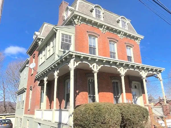 $2,400 | 24 Vassar Street, Unit 1, Poughkeepsie, NY 12601