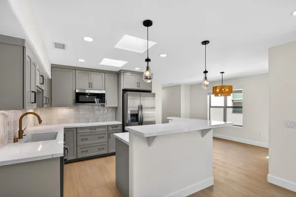 $6,000 | 381 Bonair Street, La Jolla, CA 92037