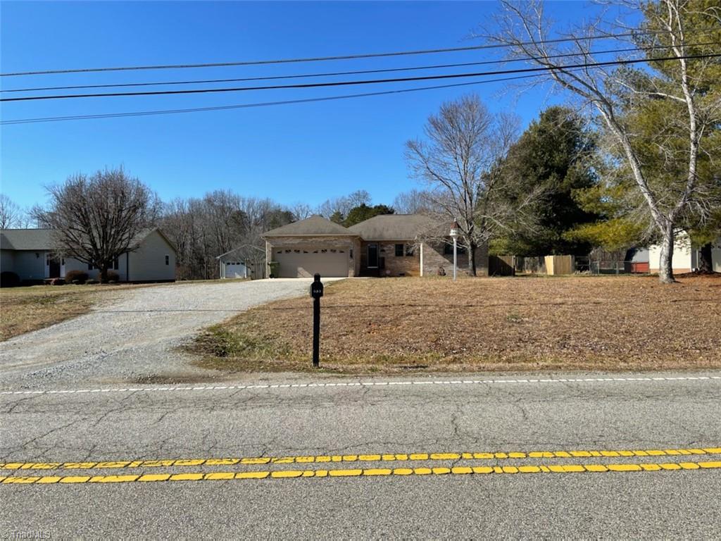 693 Ben Lee Road Thomasville, NC 27360 - Photo 2 of 25 Gallery Image 2