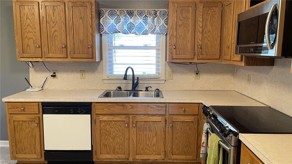693 Ben Lee Road Thomasville, NC 27360 - Photo 15 of 25 Gallery Image 15