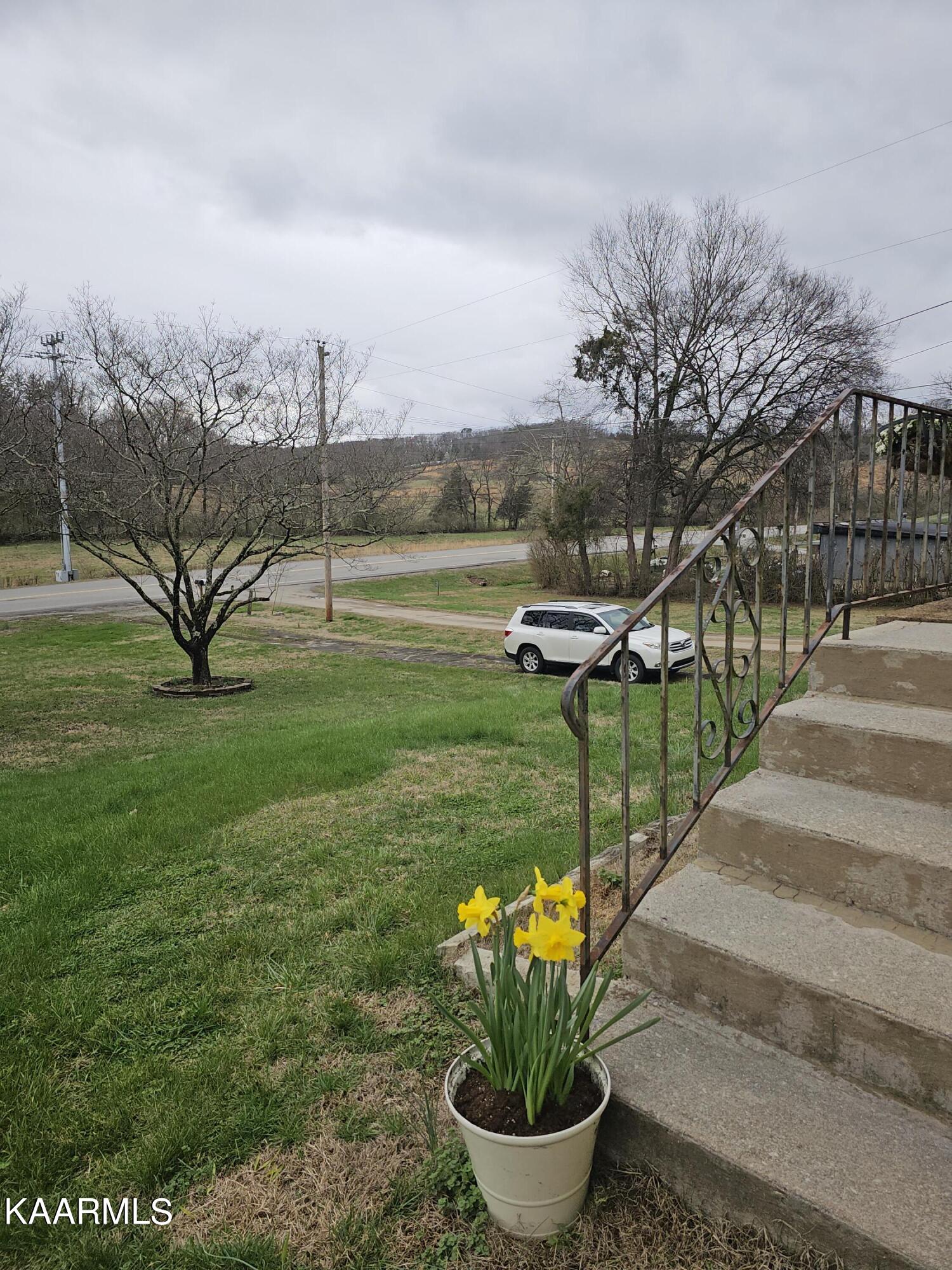 726 Sulphur Springs Road Clinton, TN 37716 - Photo 3 of 22 20230226_155841