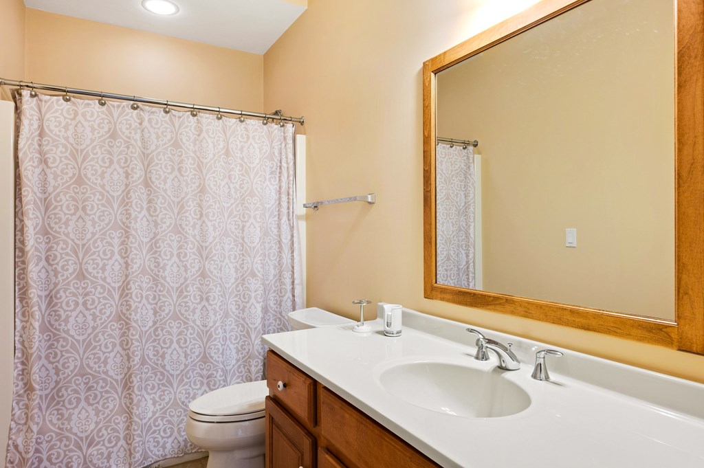 7135 Ida Red Road, Unit 2104 Egg Harbor, WI 54209 - Photo 30 of 34 Lower Level Bath
