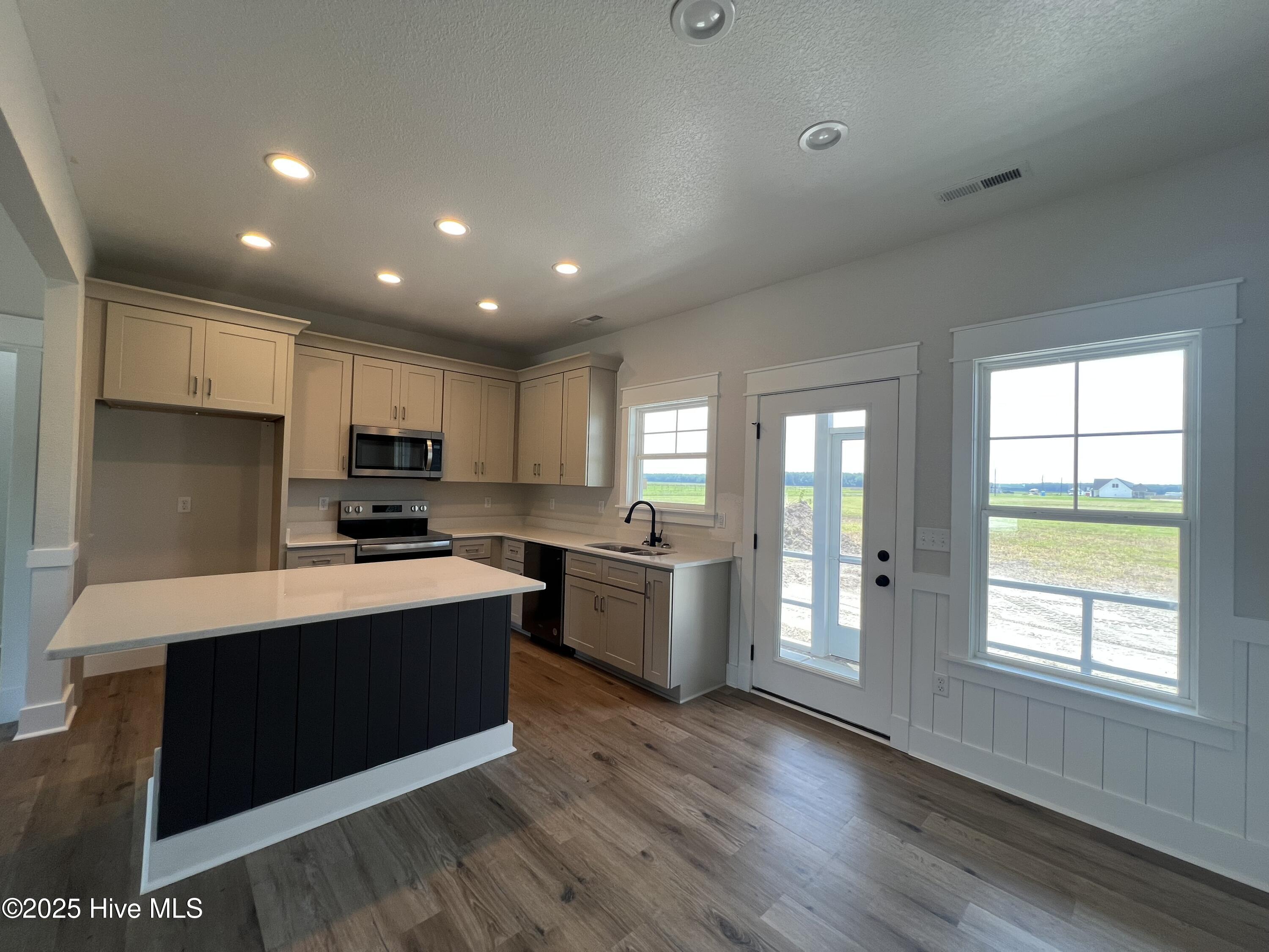 481 North Trotman Road Camden, NC 27921 - Photo 4 of 21 kitchen w/ eat in area