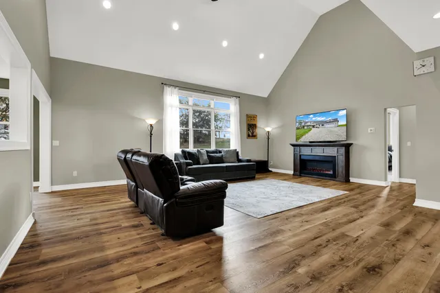 $849,900 | N4550 County Rd DJ, Juneau, WI 53039