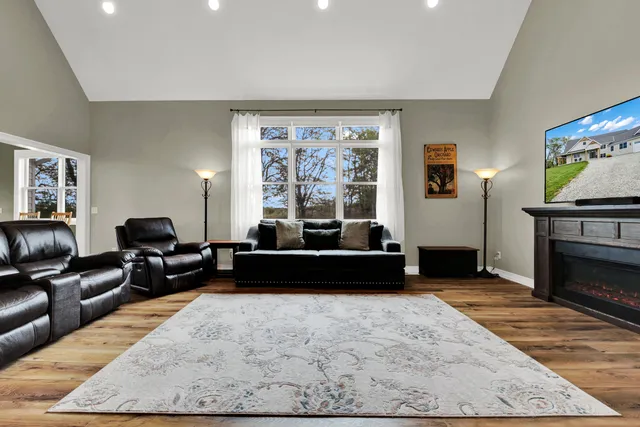 $849,900 | N4550 County Rd DJ, Juneau, WI 53039