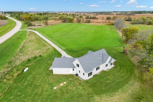 $849,900 | N4550 County Rd DJ, Juneau, WI 53039