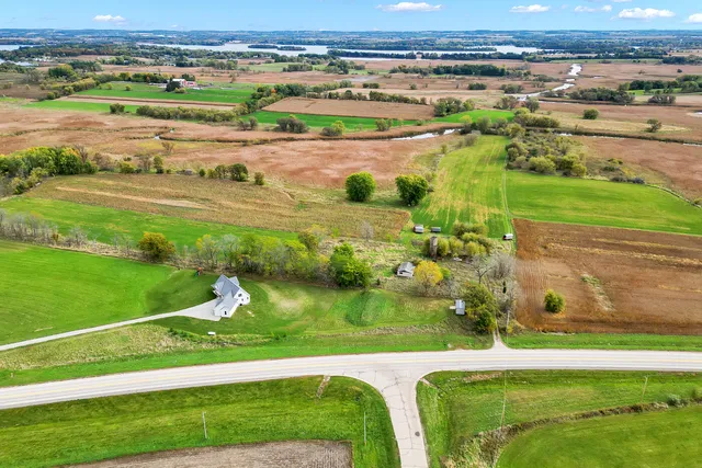 $849,900 | N4550 County Rd DJ, Juneau, WI 53039