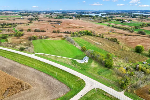 $849,900 | N4550 County Rd DJ, Juneau, WI 53039