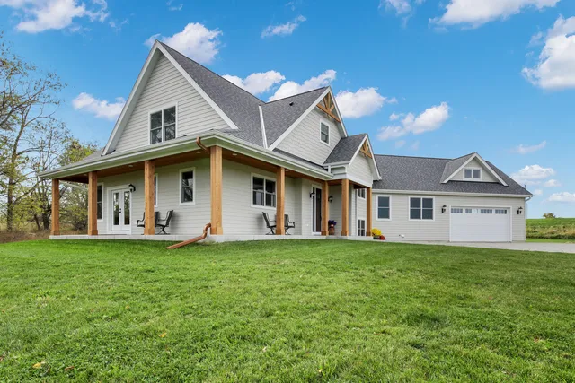 $849,900 | N4550 County Rd DJ, Juneau, WI 53039