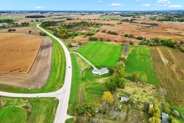 $849,900 | N4550 County Rd DJ, Juneau, WI 53039