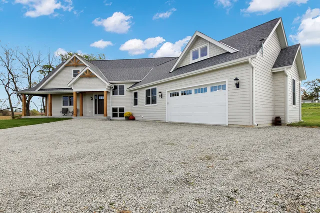 $849,900 | N4550 County Rd DJ, Juneau, WI 53039