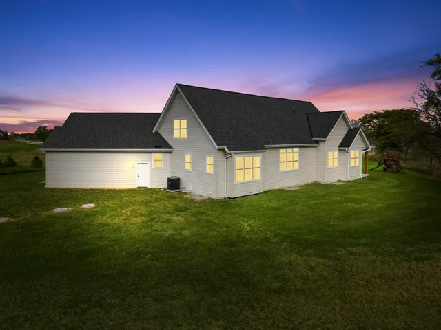 $849,900 | N4550 County Rd DJ, Juneau, WI 53039