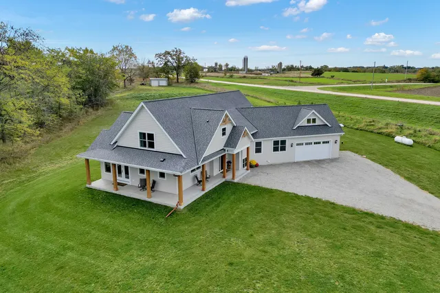 $849,900 | N4550 County Rd DJ, Juneau, WI 53039