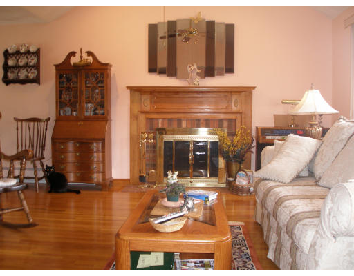 27 Ellen Road Stoneham, MA 02180 - Photo 3 of 15 Gallery Image 3